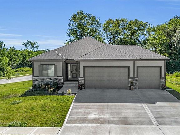 2nd image of 2302 NW Rymeg Ave