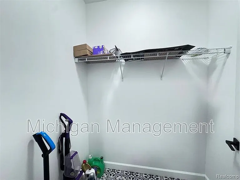 6149 Woodridge Ln — Photo 34
