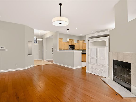 3rd image of 870 Enclave Cir