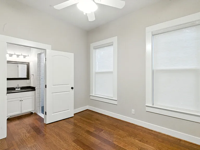 705 S Elm St — Photo 24