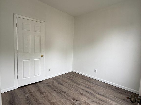 3rd image of 488 Jersey St Floor 2