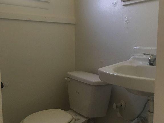 3rd image of 11052 1/2 Evans St