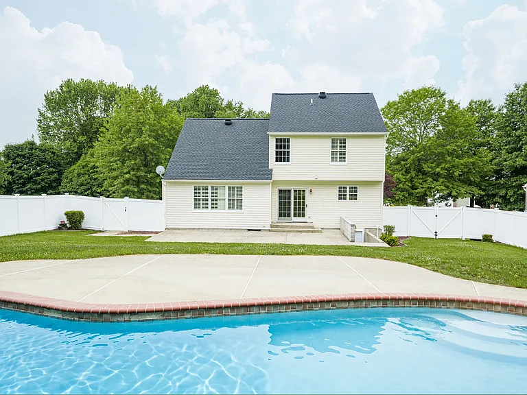 64 River View Dr — Photo 3