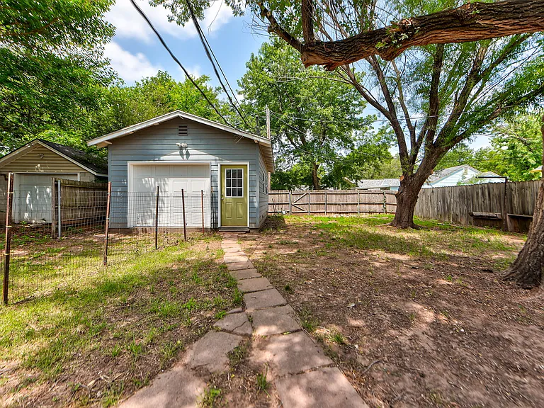 418 N Flood Ave — Photo 15