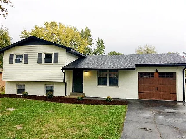 2216 Vadalabene Dr photo 1