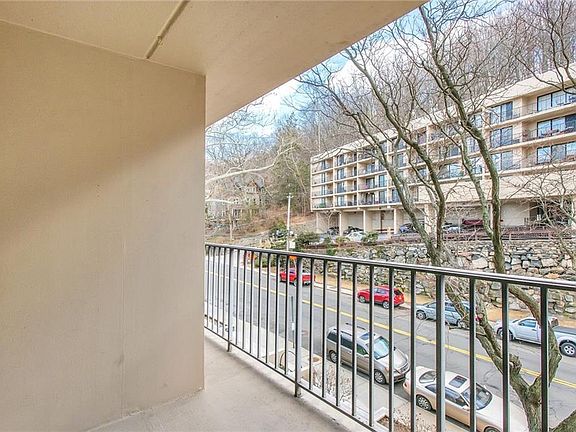 5th image of 1155 Warburton Ave APT 4F
