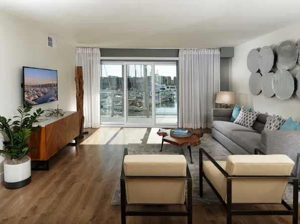 Wayfarer Apartments + Marina