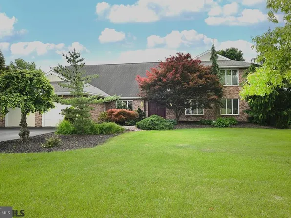 1003 Greenbriar Dr, State College, PA 16801