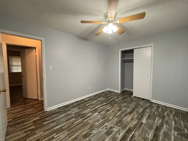 102 Hillside Ct — Photo 21