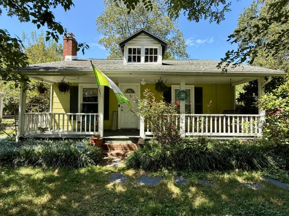 12 Forest Ave
