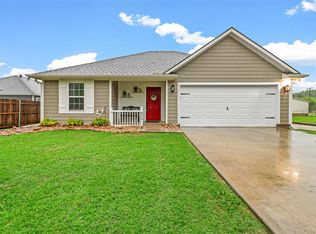 206 3rd St, Valley View, TX 76272