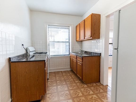 4th image of 6505 N Hoyne Ave #3S