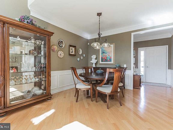 5th image of 35 Milford Cir