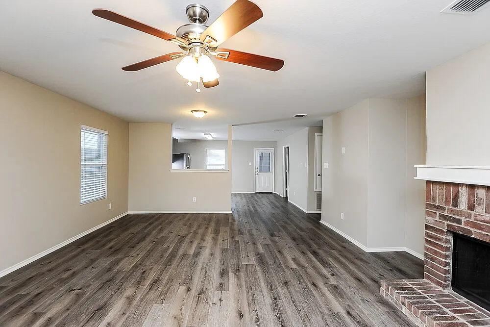 3 bed, 2.0 bath, 1743 sqft, $2,190 — Photo 3