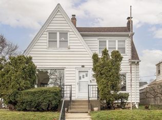 2259 S 65th St, West Allis, WI 53219