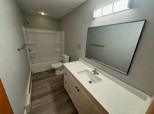 1720 Bristol Dr APT 7, Dubuque, IA 52001