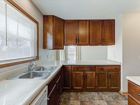 5th image of 56 Glenview Dr