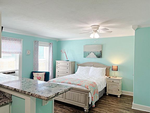 3rd image of 1715 19th St #4