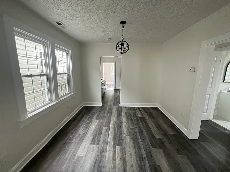 3115 Roanoke Ave — Photo 2
