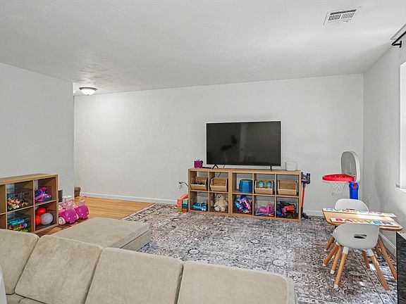 4th image of 113 Ridgefield Cir #C