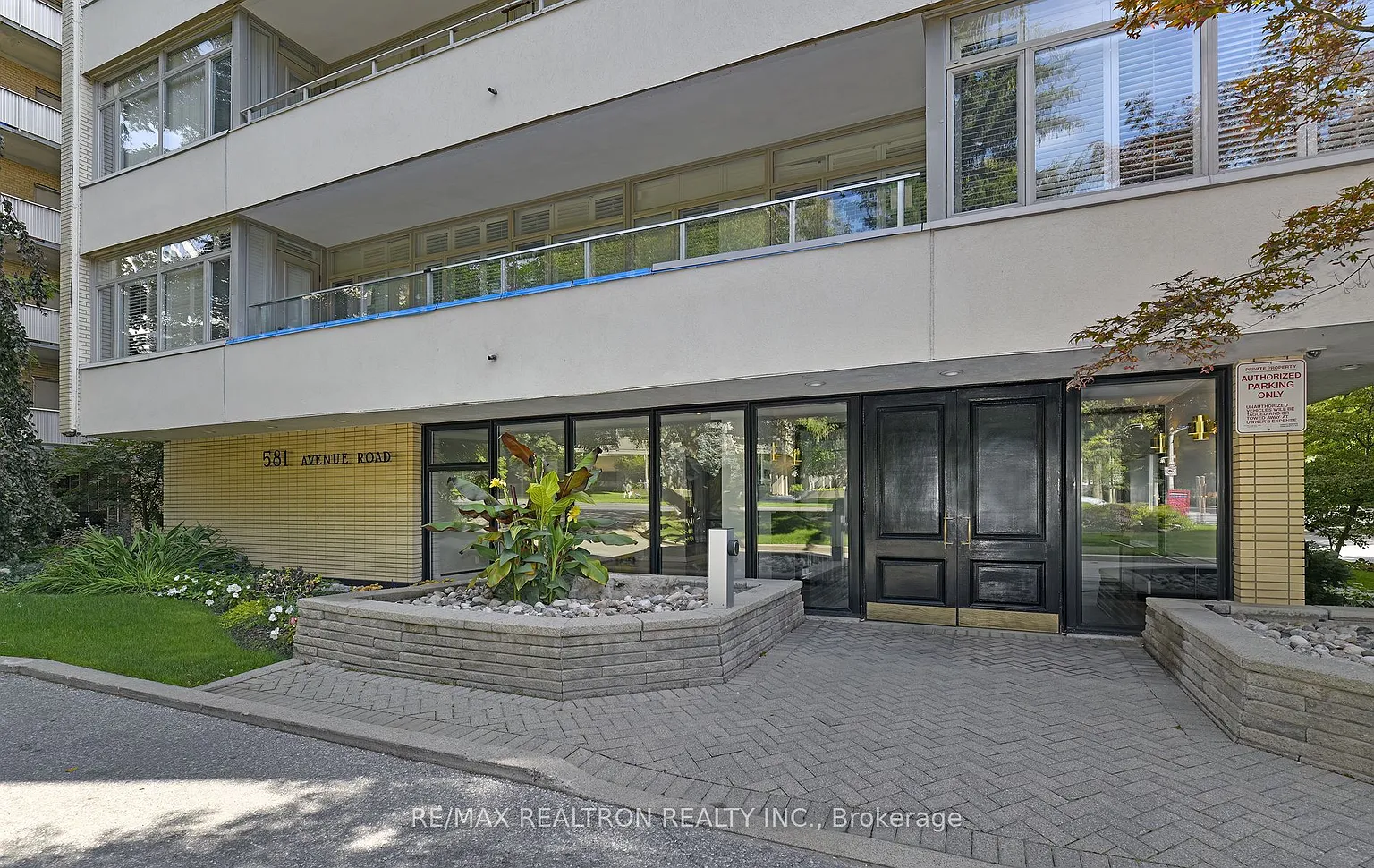 581 Avenue Rd #501 photo 1