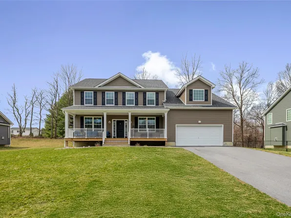 77 Kensington Lane, Poughkeepsie, NY 12603