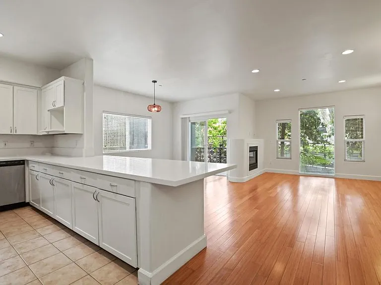1433 Federal Ave #101 — Photo 1