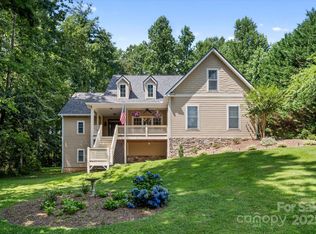 209 Duncan Estate Dr, Fletcher, NC 28732