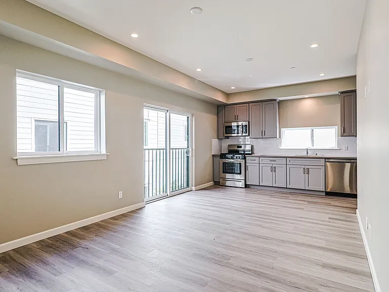 5261 Harmony Ave — Photo 5
