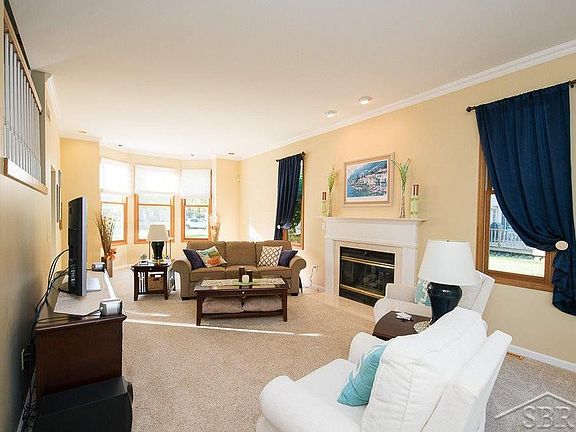 4th image of 38 Slatestone Dr