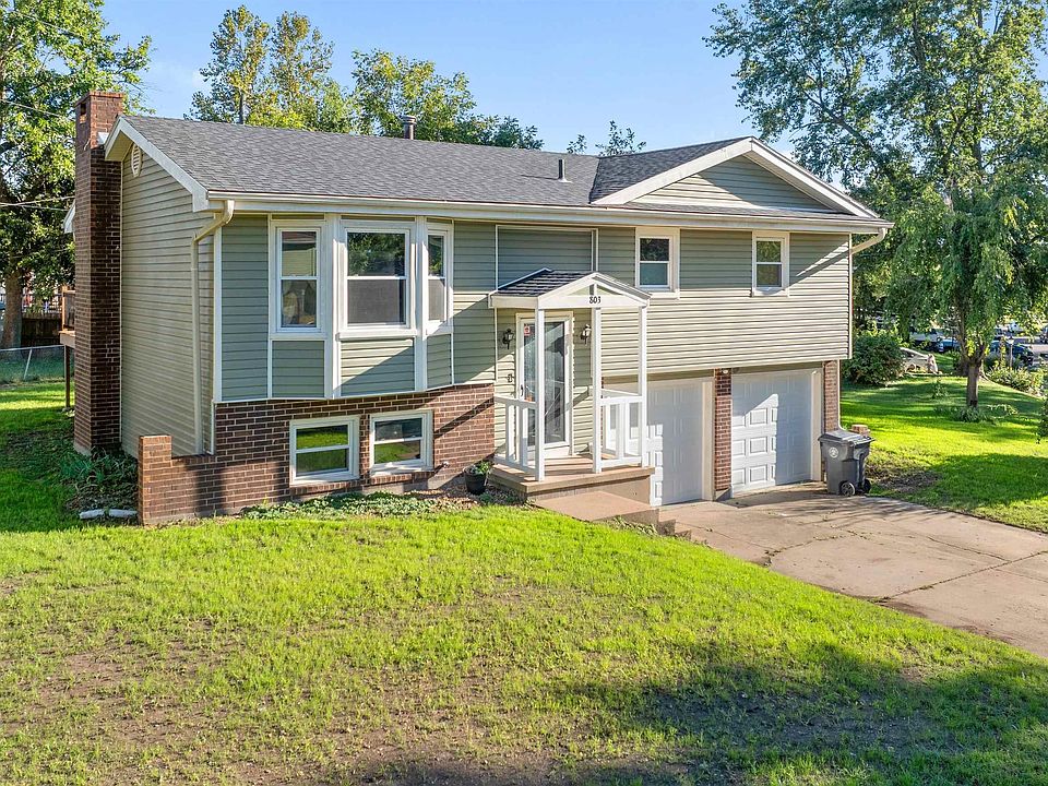 1st image of 803 Manor Ct