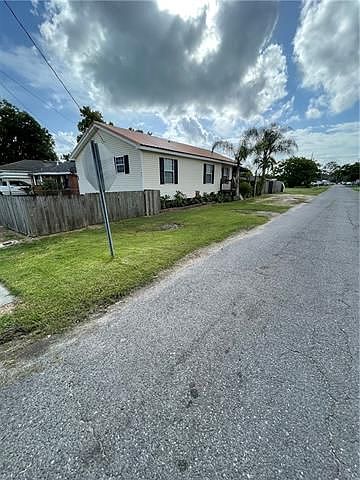 1st image of 1100 Avenue D
