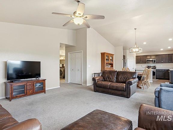 5th image of 16610 Corrine Ave