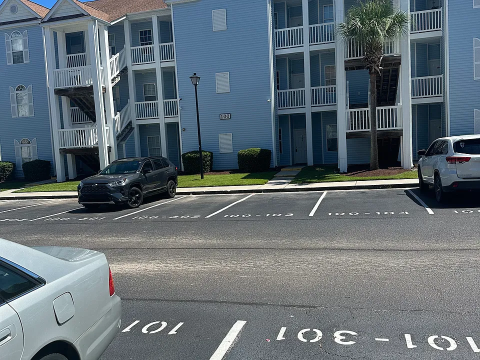 100 Fountain Pointe Ln #203