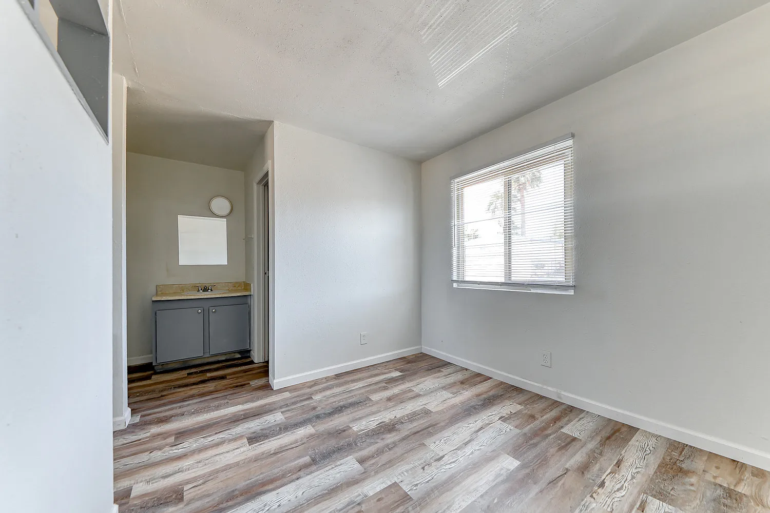 Studio, 350 sqft, $800 — Photo 4