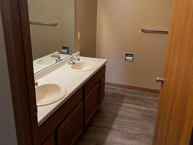 Bathroom with Shower/tub