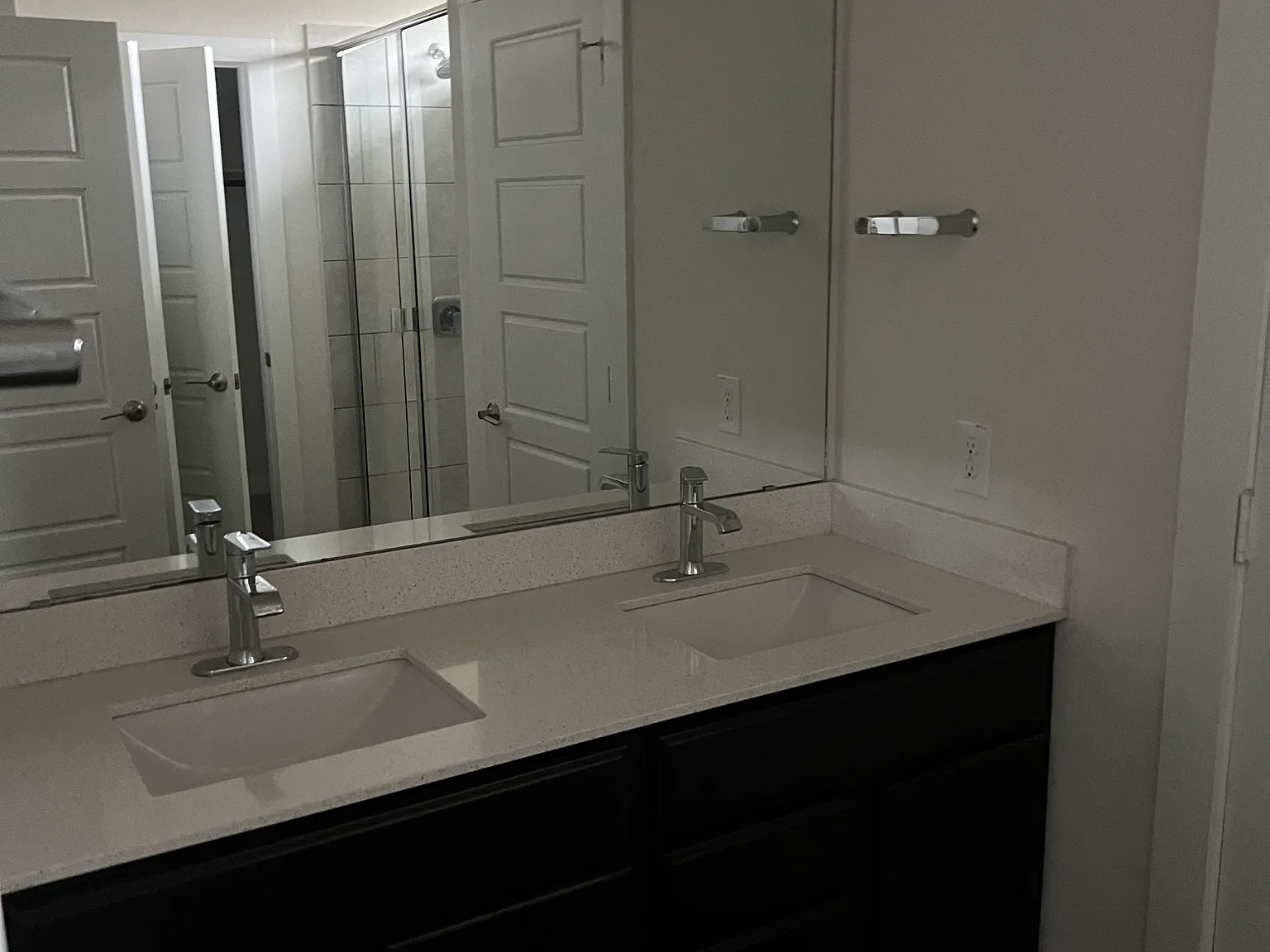 4 bed, 2313 sqft, $2,407 — Photo 2