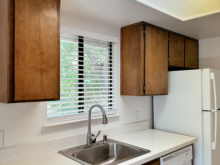Cameo Village Apartments — Photo 33