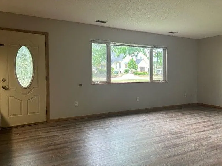 362 Wilmot Ave — Photo 2