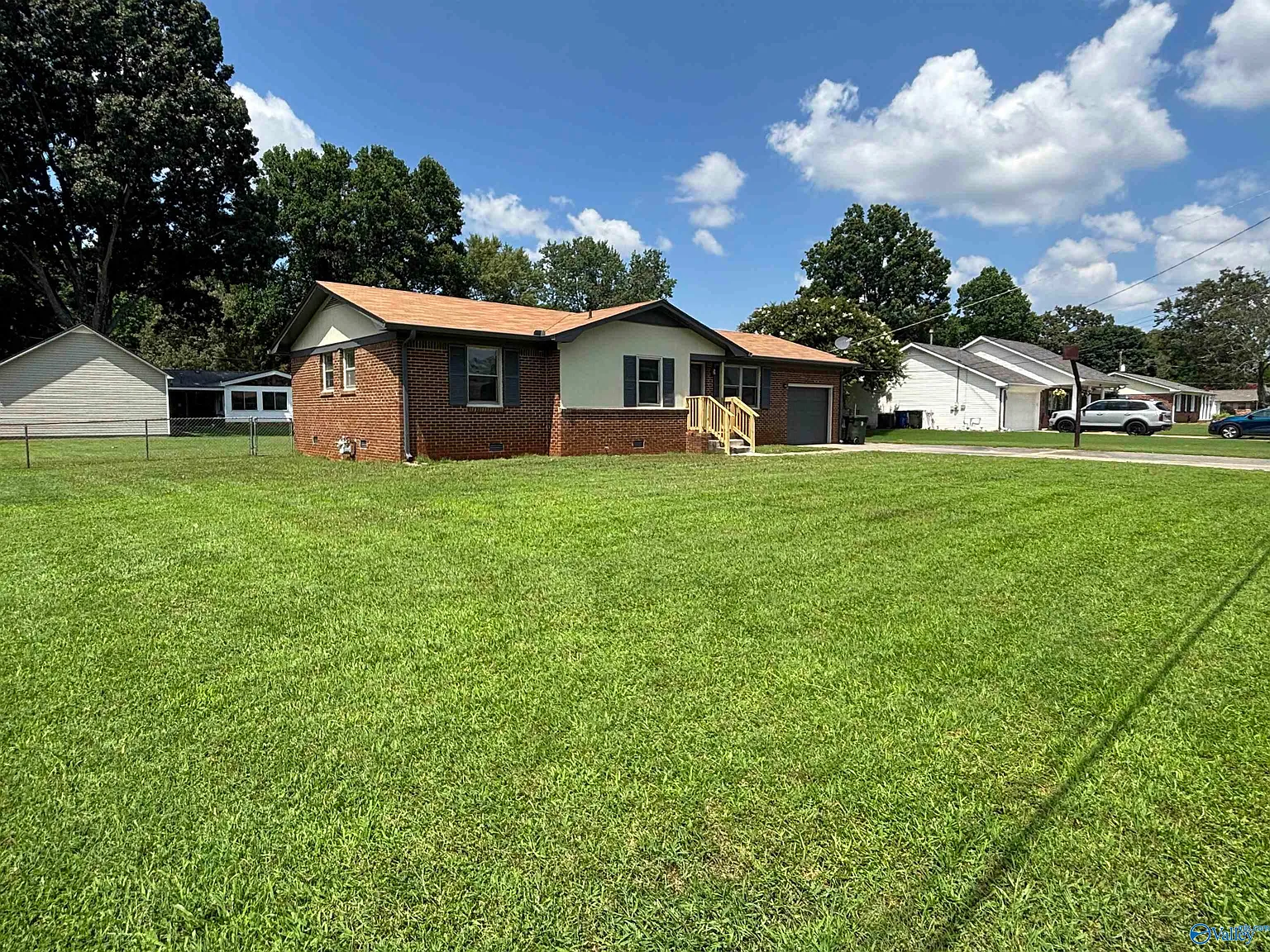 3 bed, 2.0 bath, 1145 sqft, $1,600 — Photo 2
