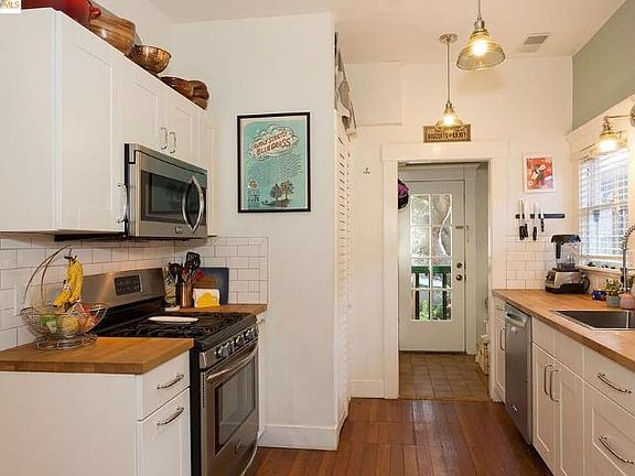 On site washer/dryer in mud room area