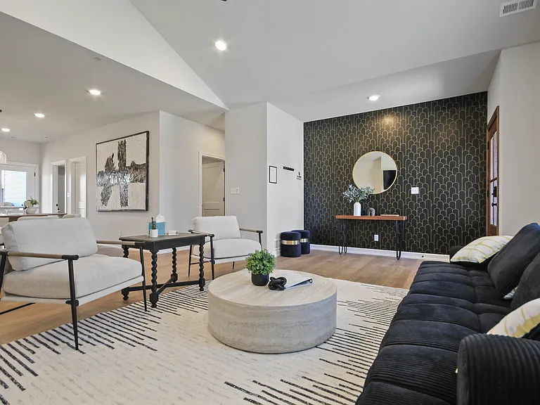 2335 N Traveller Dr — Photo 5