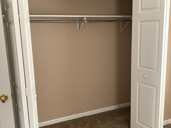 5th image of 2693 Debbie Ln