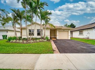 10040 SW 12th St, Pembroke Pines, FL 33025