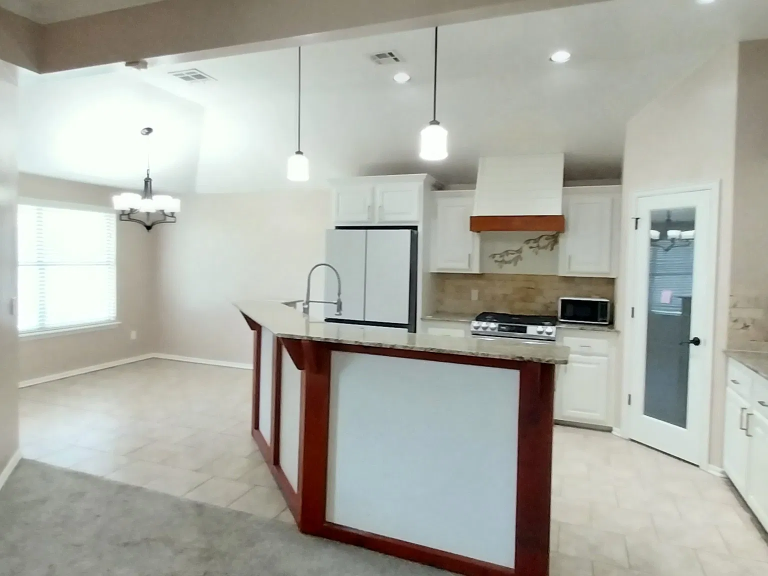 4 bed, 1818 sqft, $1,790 — Photo 3