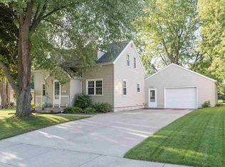 1217 E Lincoln Ave, Little Chute, WI 54140