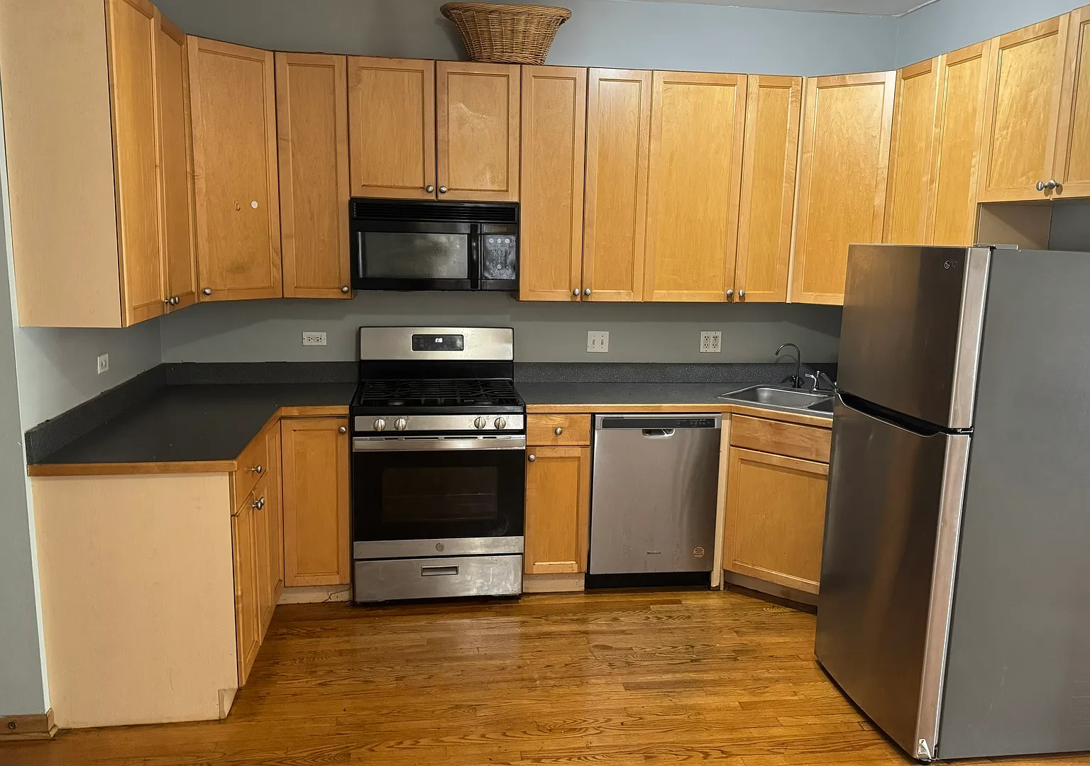 3 bed, 1200 sqft, $2,250 — Photo 4