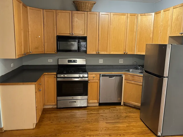 5852 S Prairie Ave #2 — Photo 4
