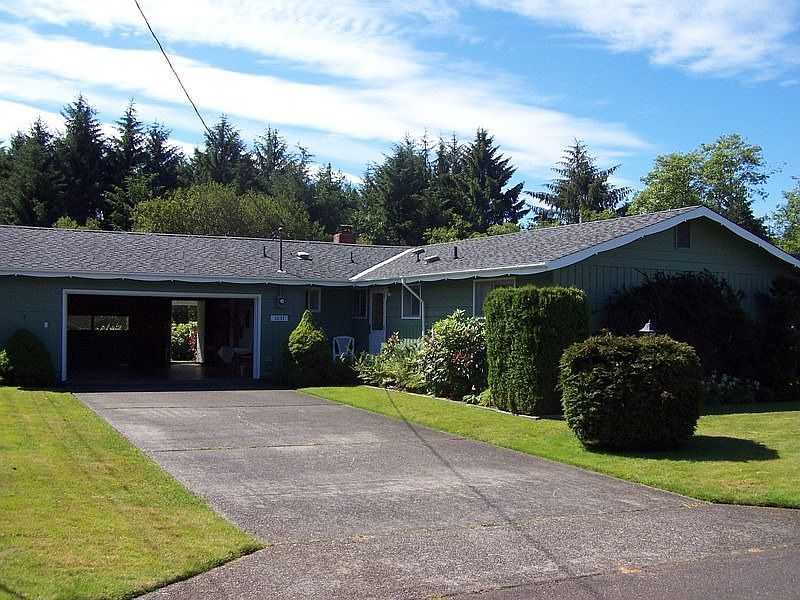 Exterior front with great access.