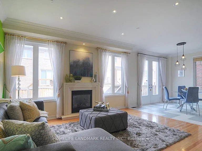 8 Farmhouse Cres — Photo 3